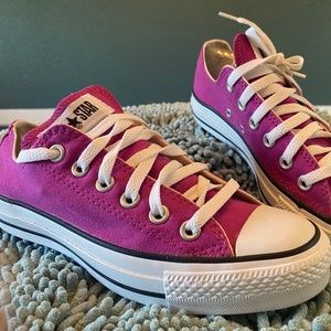 Converse Women's Chuck Taylor All Star Sneakers - Maroon Size 7